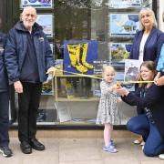 The 4x granddaughter of the first coxswain cut the ribbon outside the Tourist Information Centre.